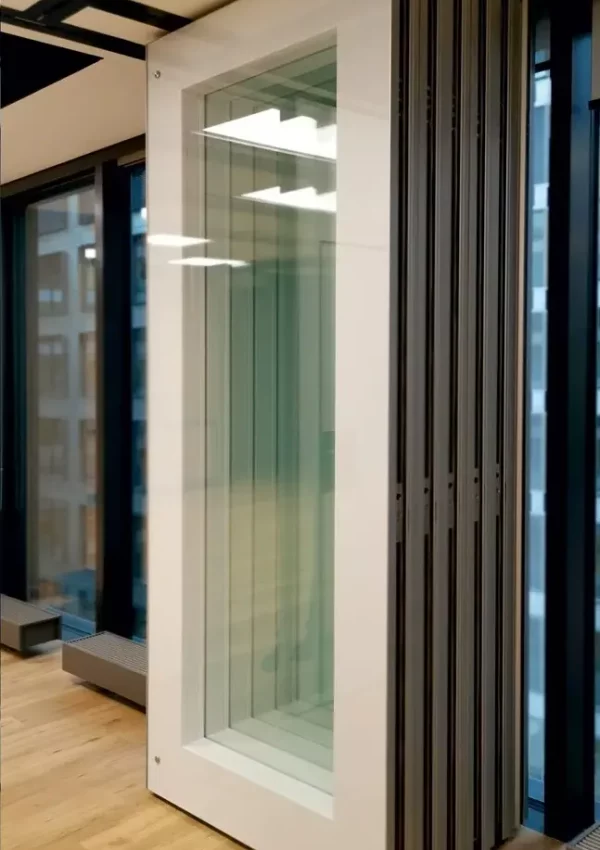 Transparente Eleganz für Ihr Unternehmen: Studio 30 Glastrennwände und filigrane Aluminium-Schiebewände