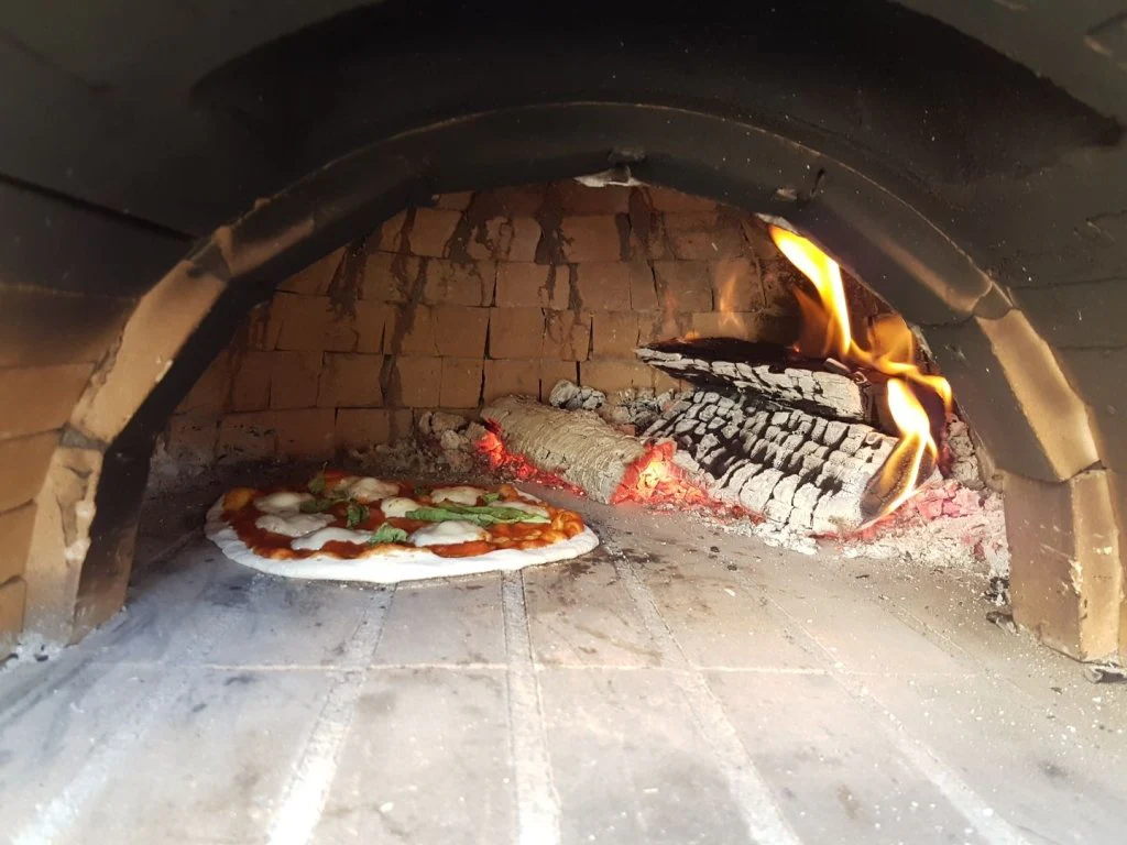 Steinbackofen für authentisches Kochen: Ein Hauch von Tradition in Ihrem Garten