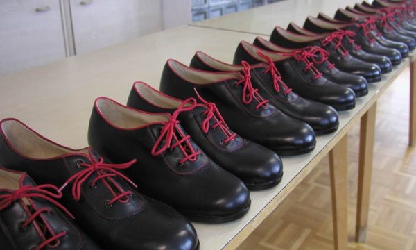 Trachtenschuhe Damen flach: Komfort und Stil vereint