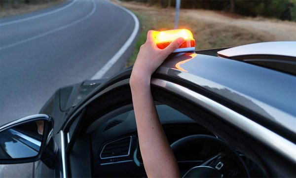 Warnleuchte V16: Pflichtzubehör für moderne Fahrzeughalter